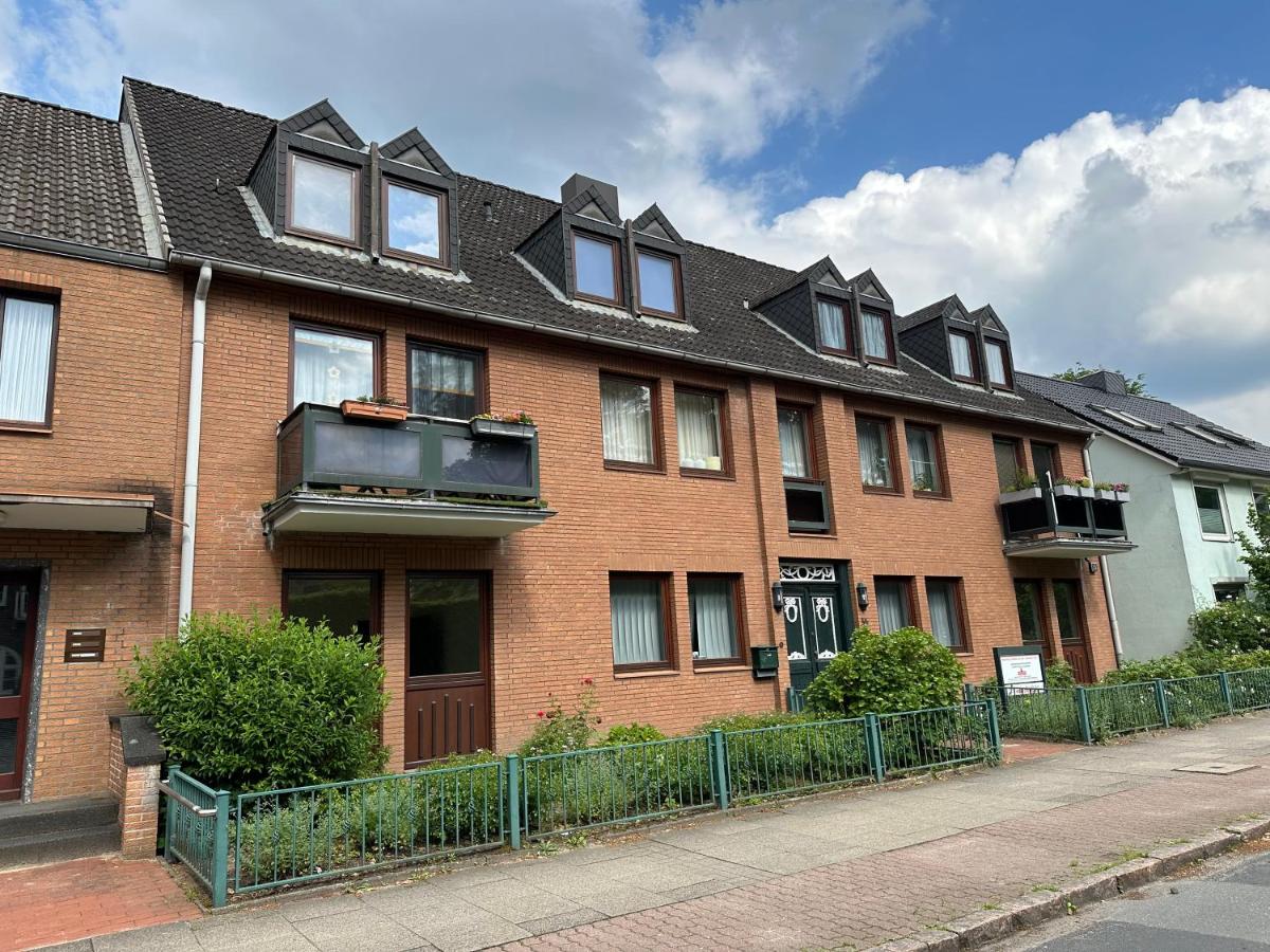 2 Zi Wohnung, zentrale Lage mit Parkplatz, 15 min vom Hbf Hamburg - B&B Pinneberg