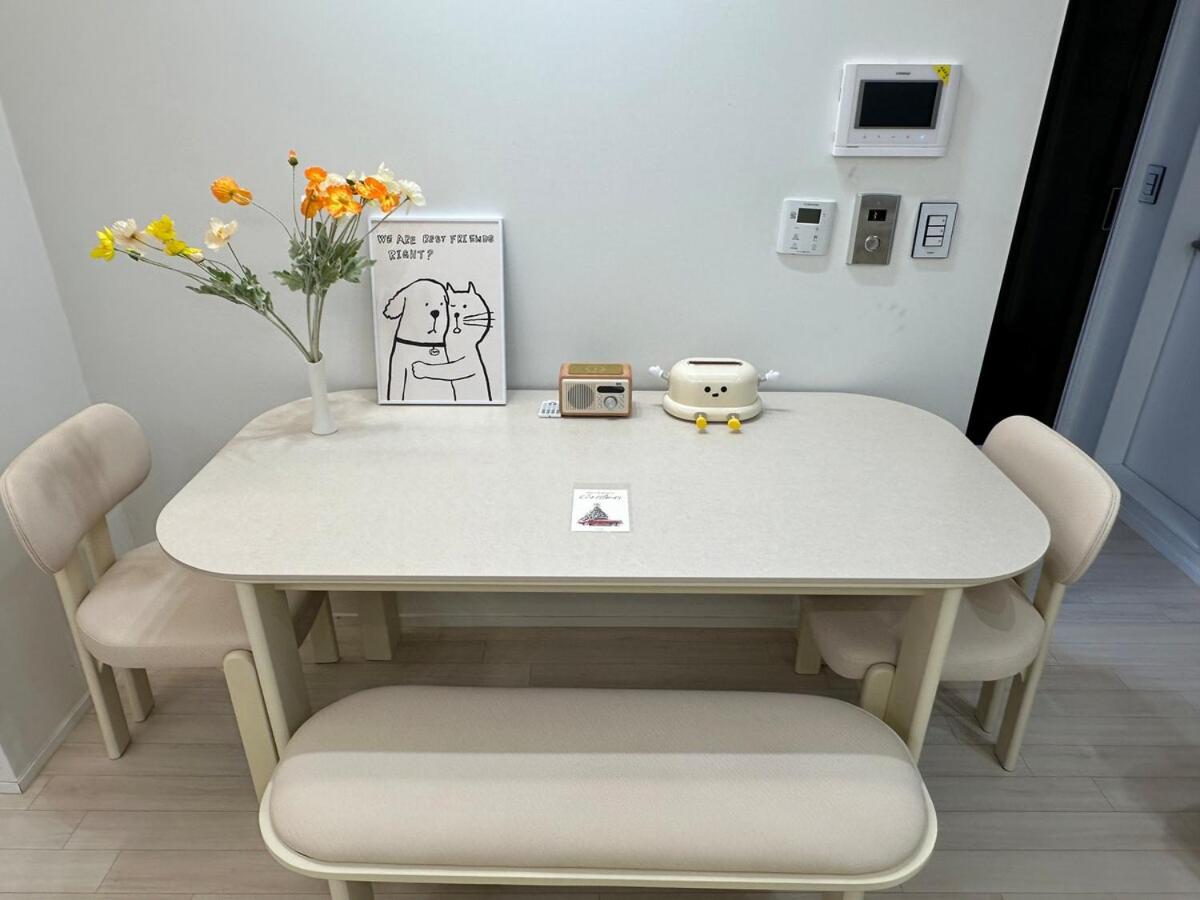 15 mins to Hongdae, Newly built two-room building - B&B Seoul