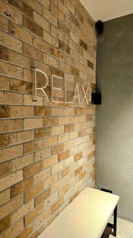 TeddBear Apt - Stylish Studio with a Cozy Soul - B&B Brno