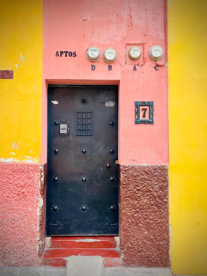 Private Bedroom near the Arch! - B&B Antigua Guatemala