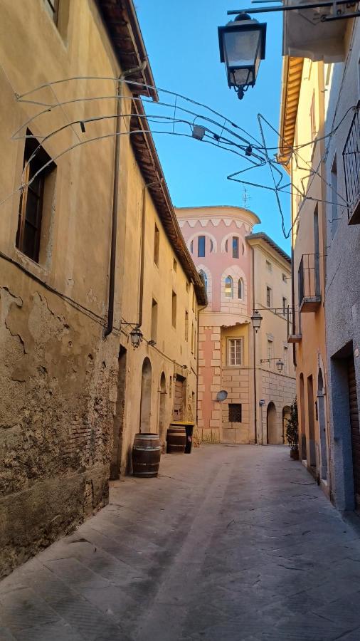 Mansarda con solarium panoramico su centro storico di Sarteano vicino alle famose terme della Val d'Orcia - Chambres d'hôtes Sarteano