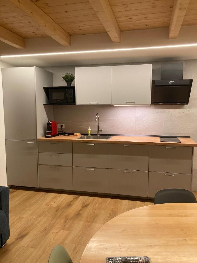 Clelia appartamento 6 posti vicino le piste da sci - B&B Temù