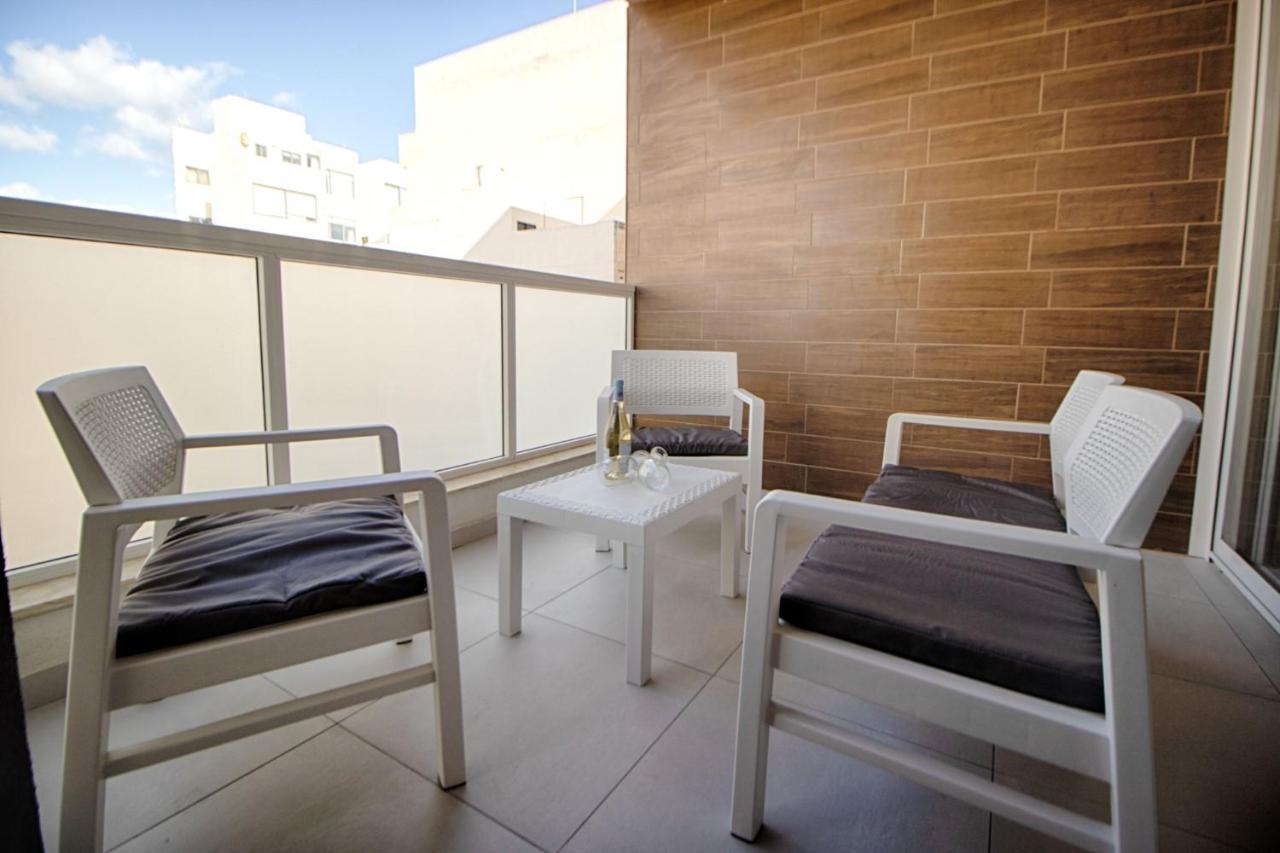 New 3 Bedroom Family Apartment with Terrace - Chambres d’hôtes San Pawl il-Bahar