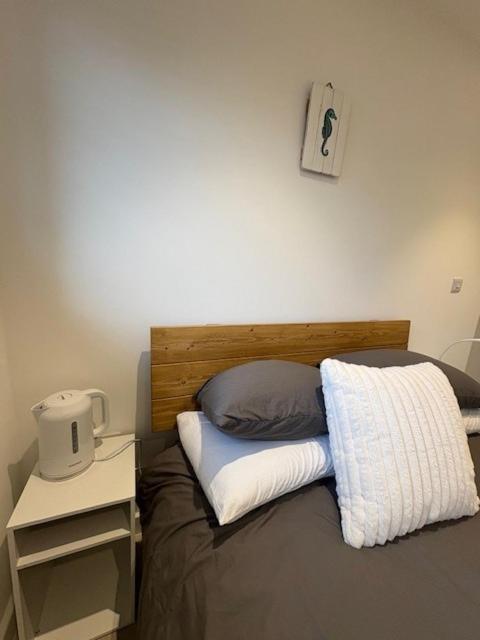 En-Suite Retreat in Bowerhill - B&B Melksham