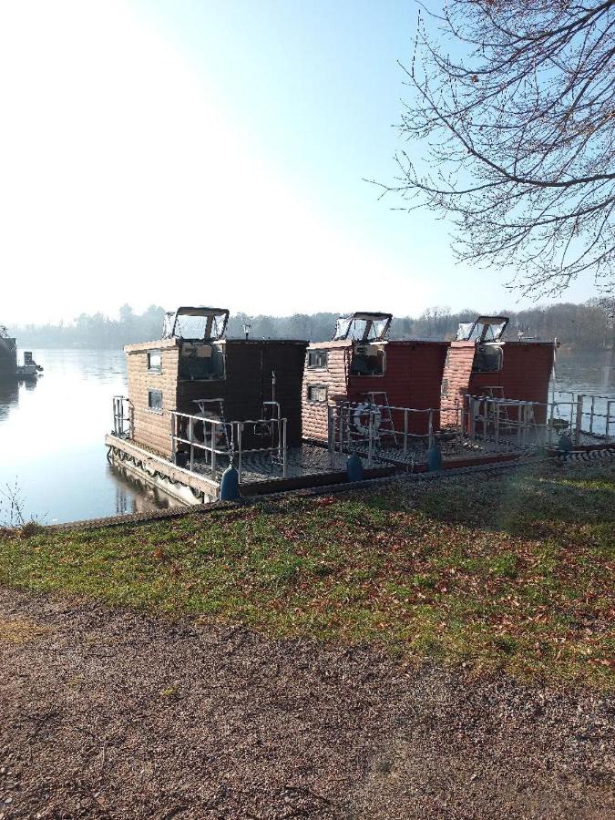 Kleines Hausboot - ideal für Ihren Angelurlaub! - B&B Lychen