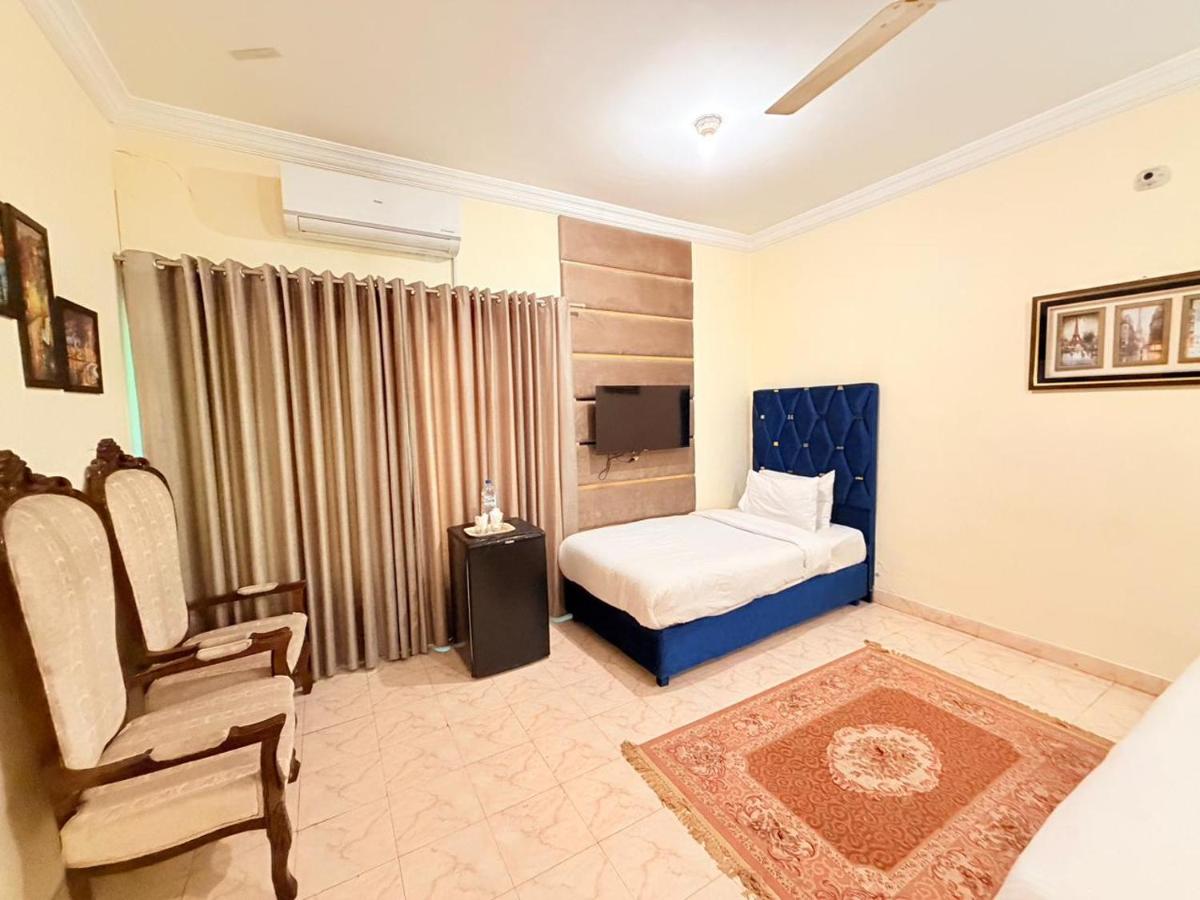 Camera Tripla Superior