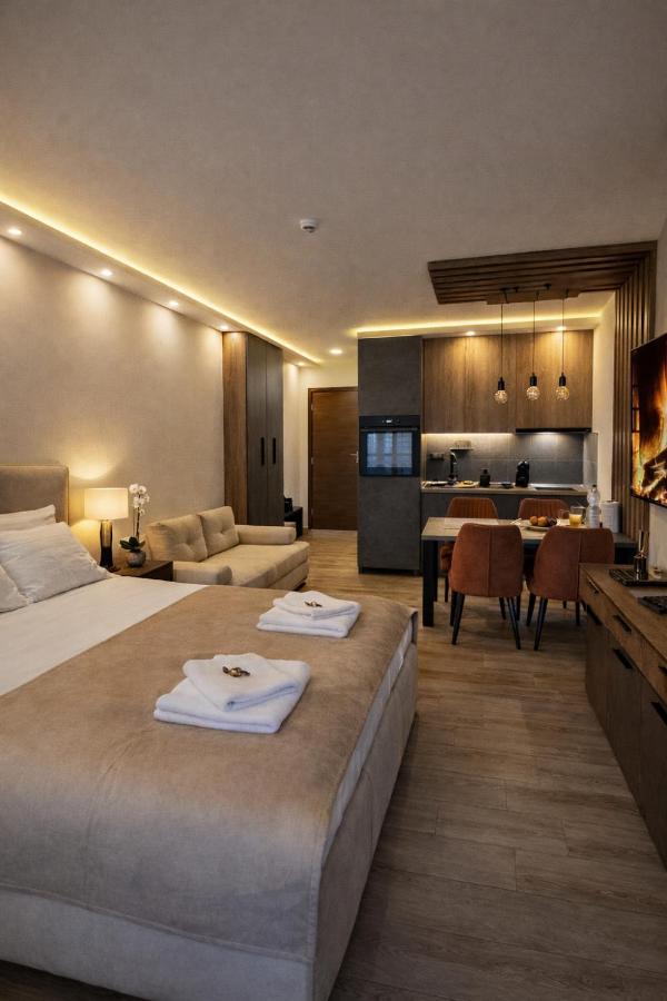 Apartman VIS, Residence Hill, Kopaonik, Mountain View, SPA, Pools, Free Parking and Self Check In - B&B Kopaonik