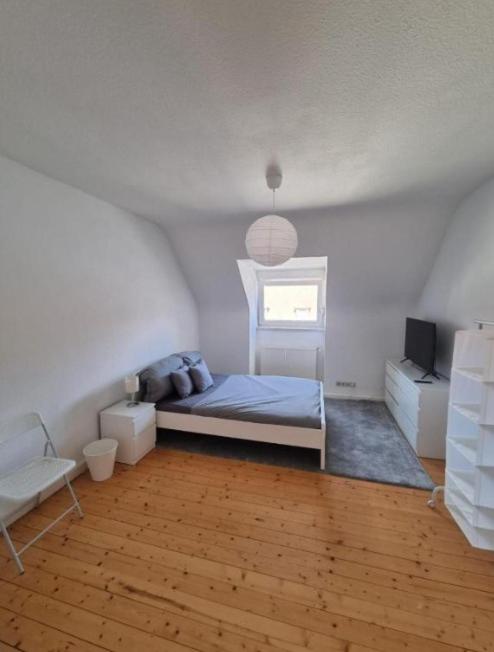 Camera Matrimoniale con Bagno in Comune 