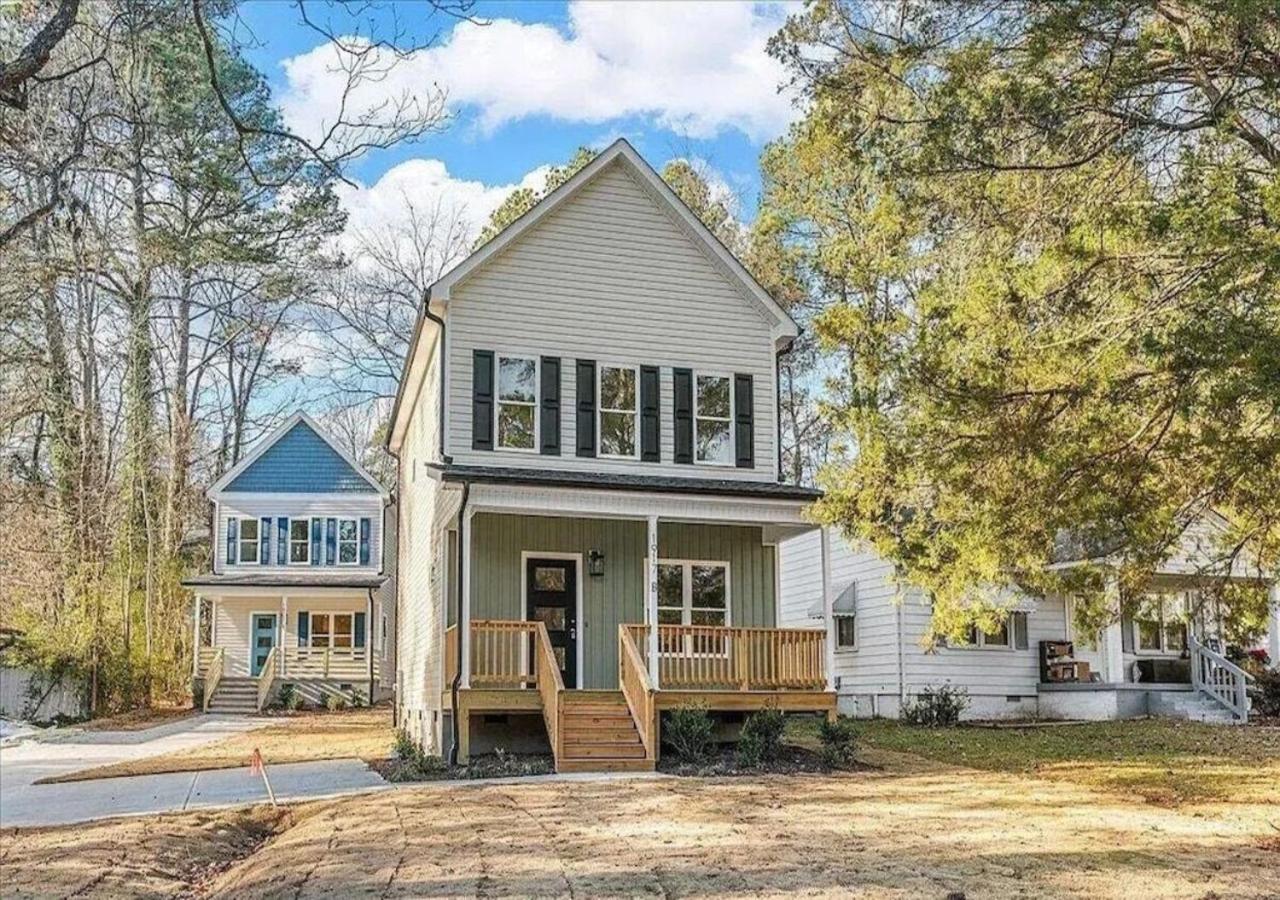 Luxe Home Mins to Duke, DPAC and Downtown Durham with Firepit, Park n Play - Ferienwohnung Durham