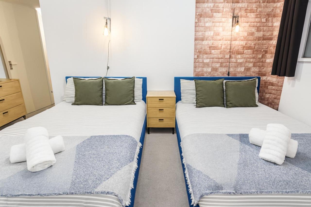 Stylish 2 Bedroom Flat in Birmingham City Centre, Sleeps 7, with Balcony and Free Wifi - B&B Birmingham