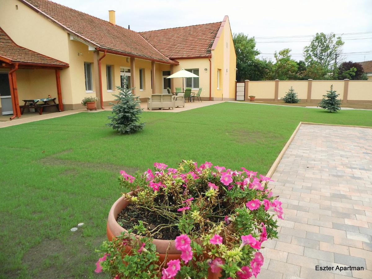 Eszter Apartman - Bed and Breakfast