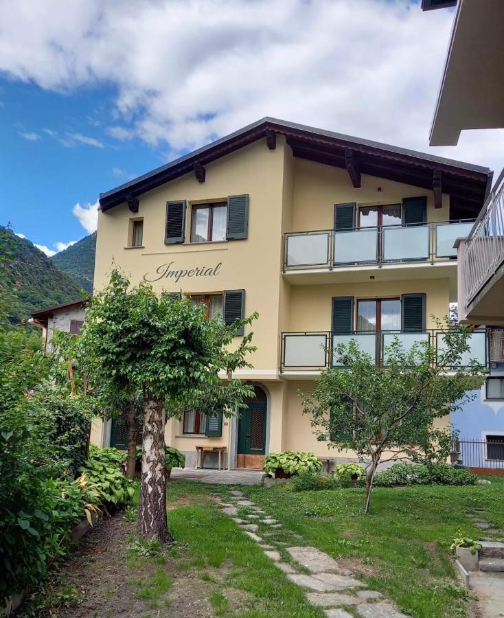 Appartamento con 3 Camere da Letto e Vista Montagna