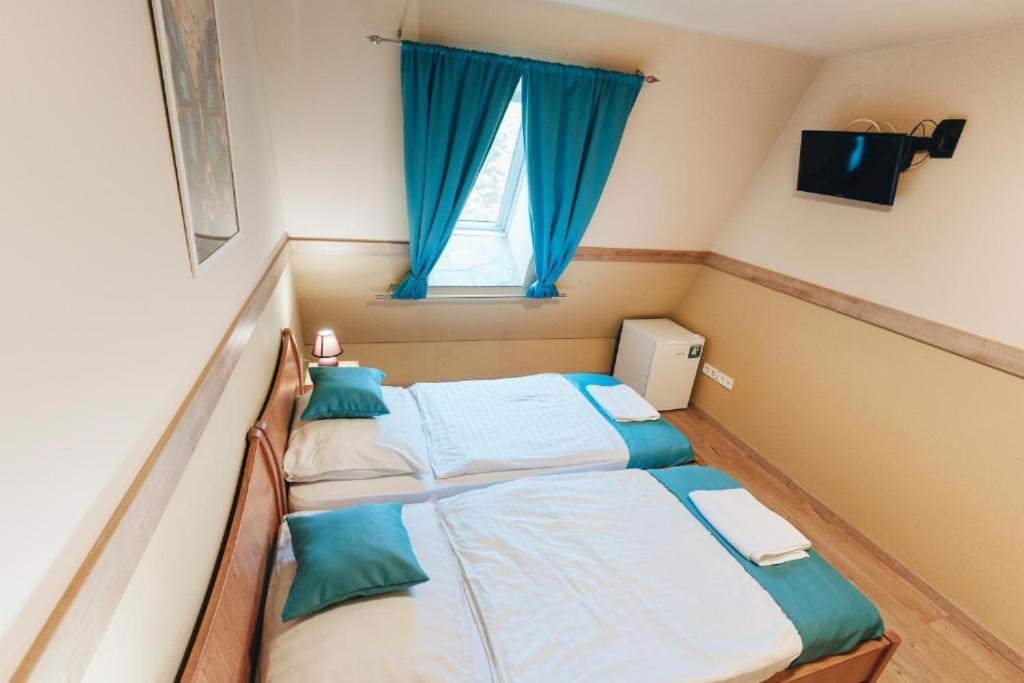 Castle Park Suites - B&B Halásztelek