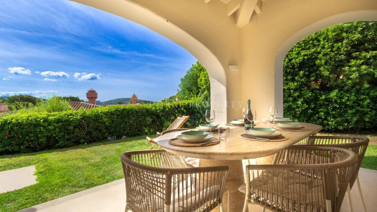 Villa Sara - Porto Cervo - 2 Private Beaches & Garden - by Coral Property - B&B Porto Cervo