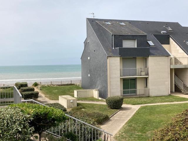 25 m de la Plage - Front de Mer - Vue Jardin - B&B Jullouville