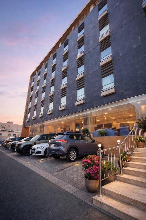 شقة أنيقة بتجربة فندقية قريبة من الواجهة البحرية - Bed and Breakfast Djedda