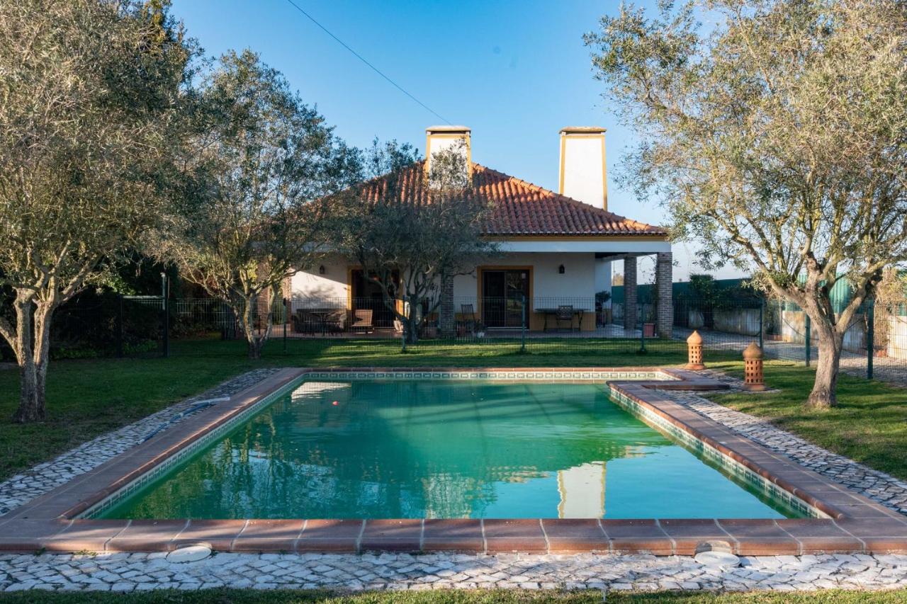 Casa com Piscina Privada em Palmela - Jardim & Estacionamento - B&B Palmela