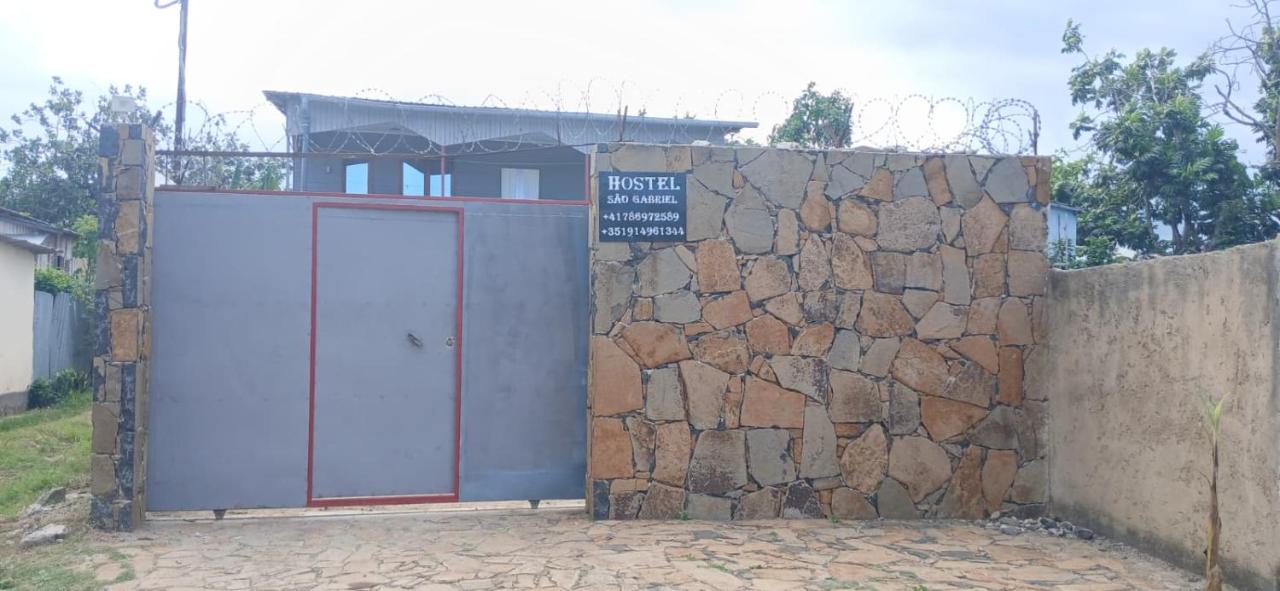 Hostel Sao Gabriel - new pool - B&B São Tomé