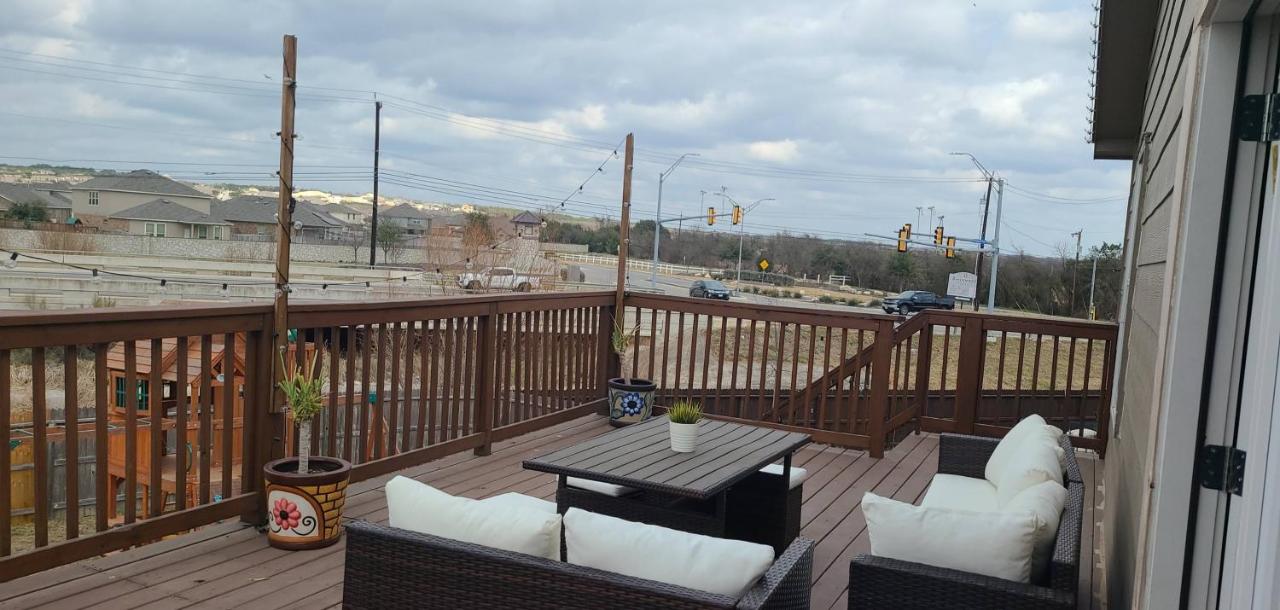 Home Near Six Flags, SeaWorld, Alamo Sportplex - B&B San Antonio