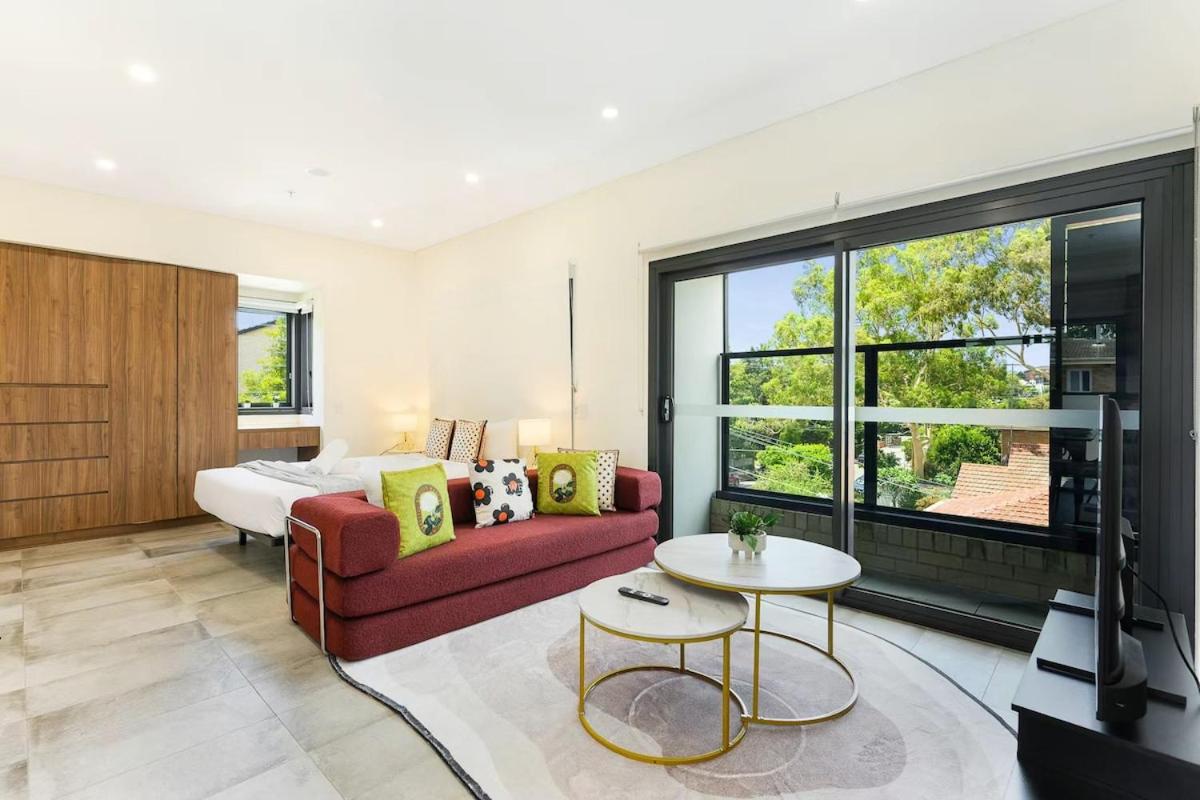 Modern Marrickville Studio 10 Min Walk to Train - Chambres d'hôtes Sydney