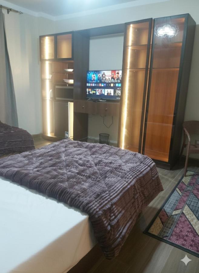 White Rose Cozy Studio - Bed and Breakfast New Cairo