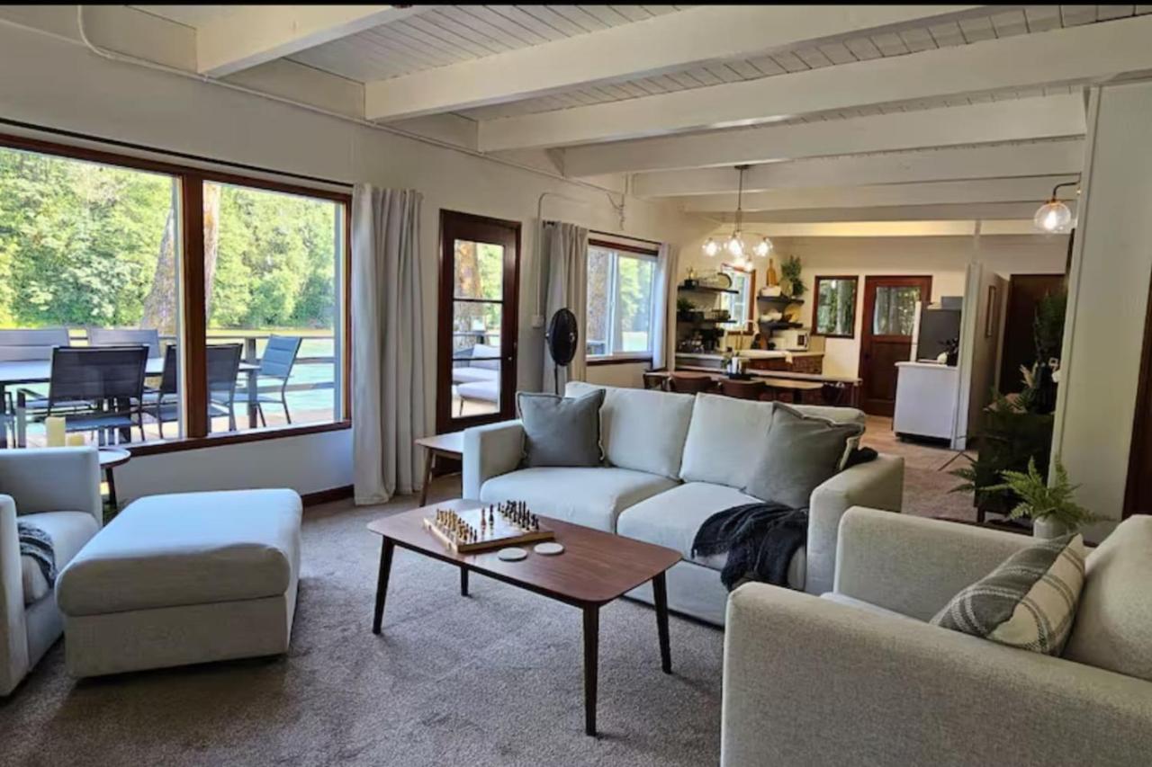 North Cascades Riverhouse retreat - hot tub, sauna - Chambres d'hôtes Marblemount