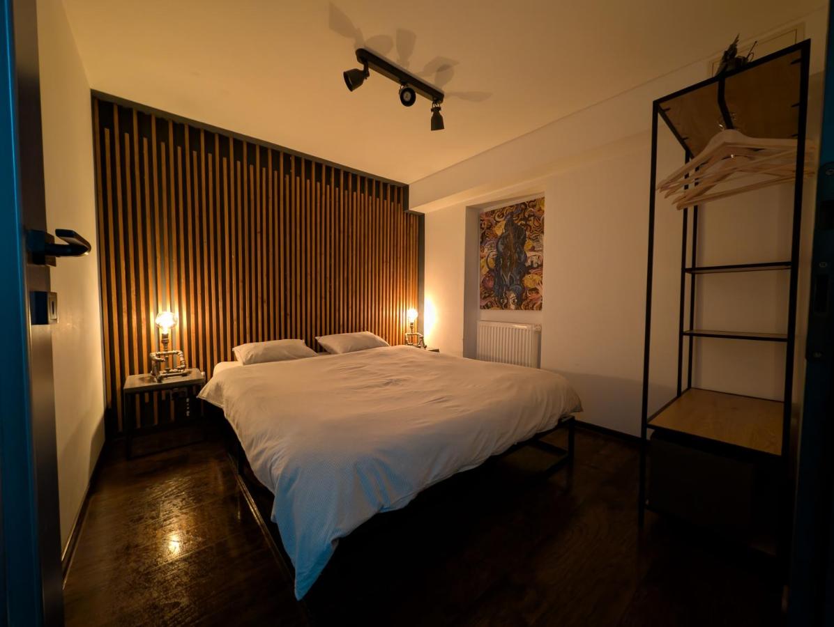 Retro Retreat - Apartment for 2 with Free Parking - B&B Cluj-Napoca