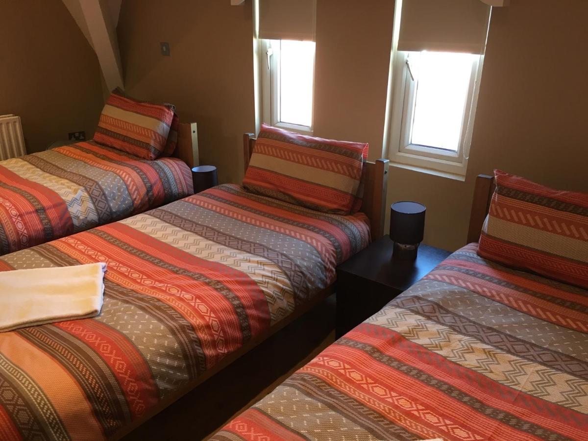 Basic Triple Room with Shared Bathroom