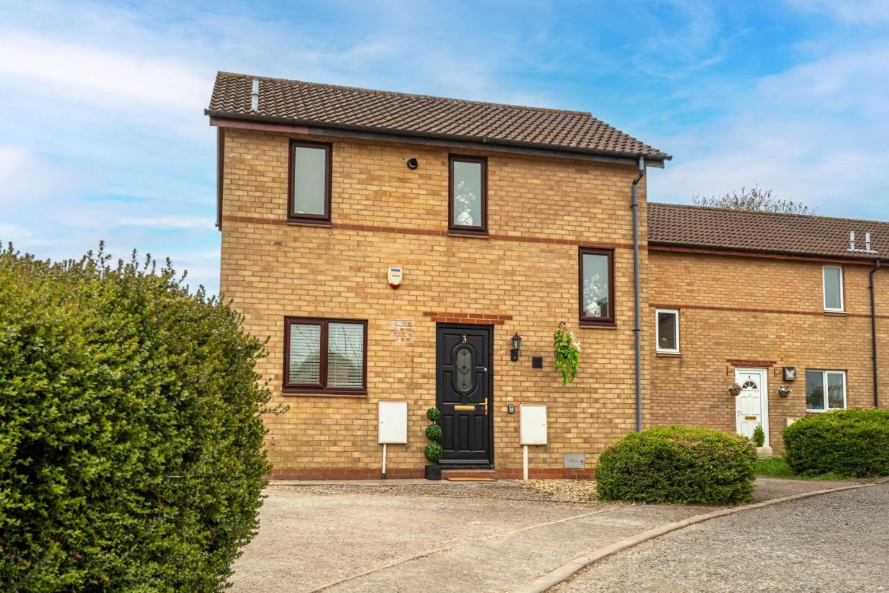 Keaton House • Detached • Driveway Parking • Spacious Garden • Fast WiFi • Yoko Property - Bed and Breakfast Milton Keynes