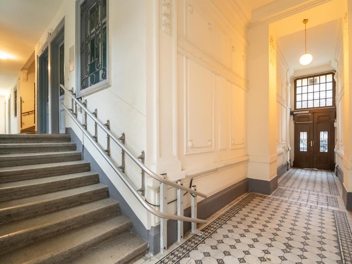 Modern Attic Apartment with Air conditioning near City Center - Chambres d'hôtes Vienne