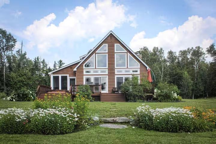 Gingerbread House on Mooselookmeguntic Lake - B&B Rangeley