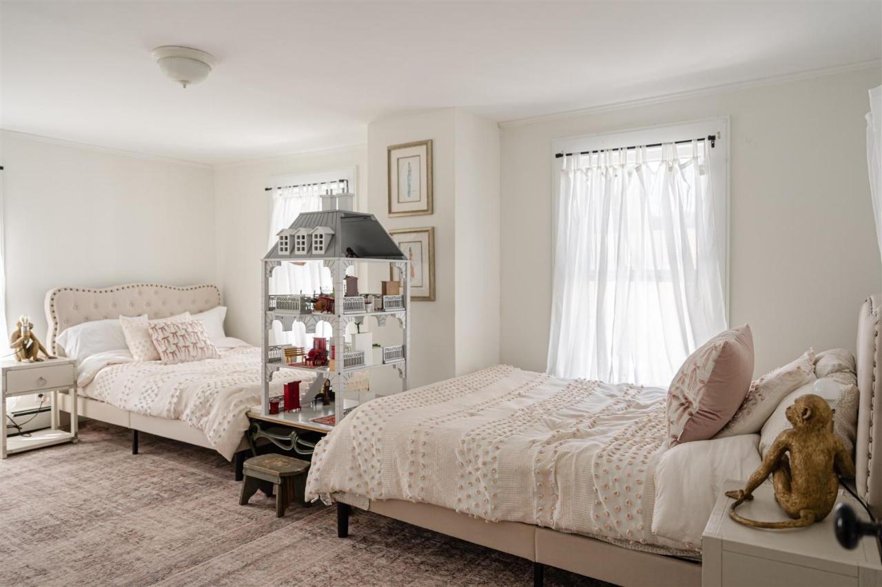 Historic Home near Stony Brook Village & Beach - Chambres d’hôtes Stony Brook