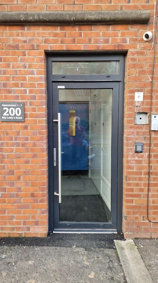 Modern 1 Bedroom Apt 3 near City Centre Parking - Bed and Breakfast Belfast