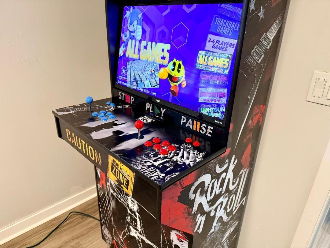 4 Bed Ranch-Fire Pit-Pet & Kid Friendly-King Bed-Arcade - Bed and Breakfast Columbus