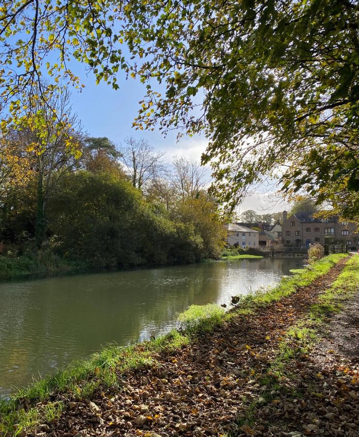 New Forest Riverside 2 Bedroom Parking - B&B Fordingbridge