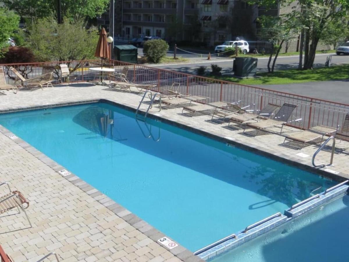 Mountain House motor Inn Downtown Gatlinburg