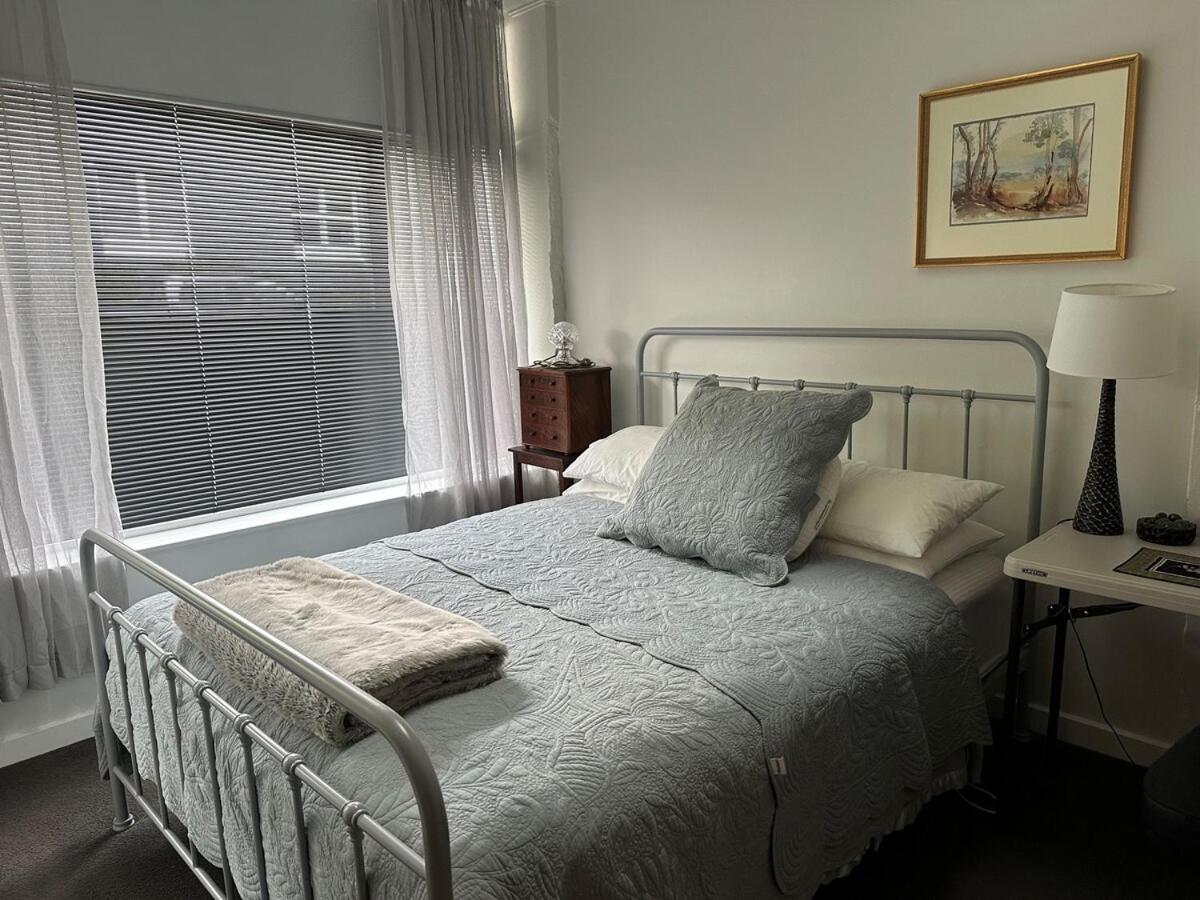 Timboon Central Boutique Apartment on the Rail Trail - Chambres d’hôtes Timboon