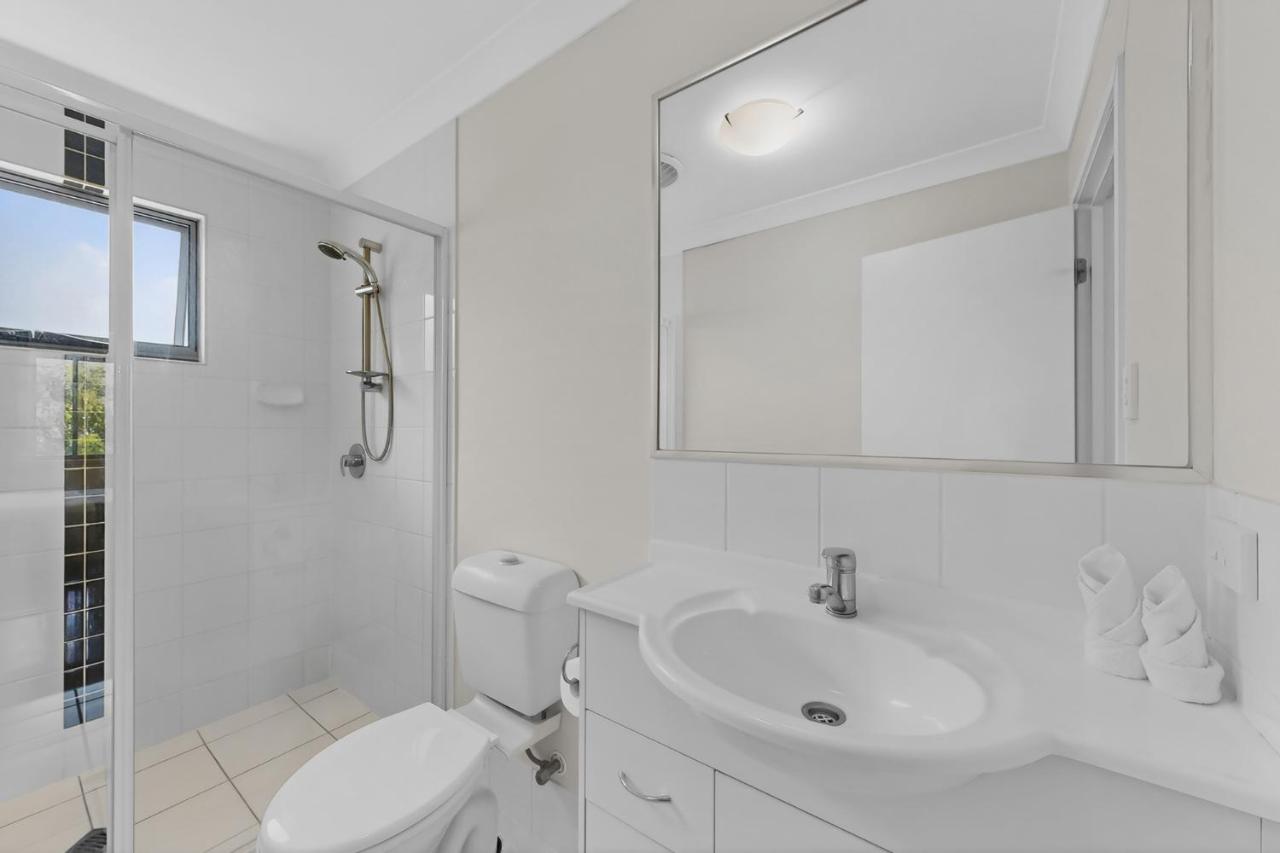 Mango Hill 3 Bedroom Family Accommodation - Bed and Breakfast North Lakes