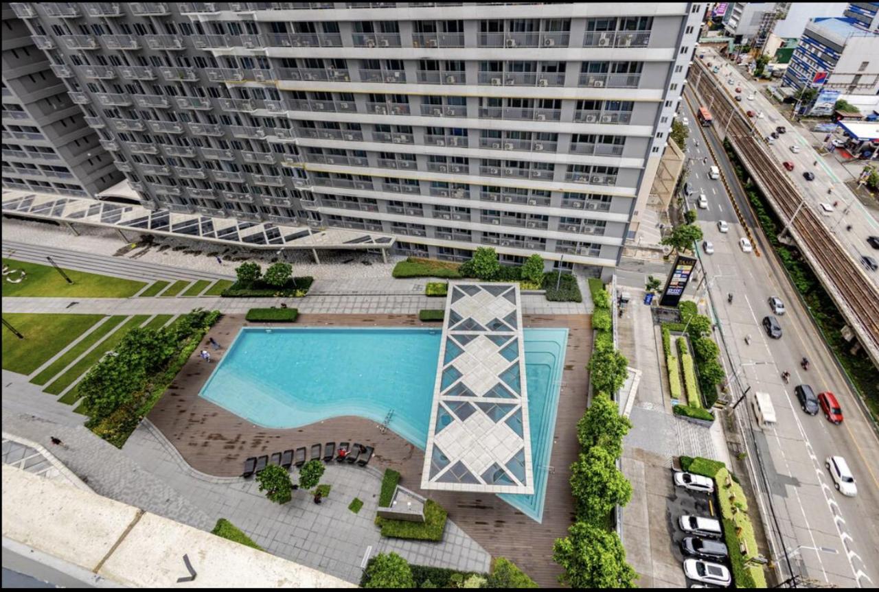 EJs Crib Cozy 1BR Condo at SMDC Fame Residences - B&B Manila