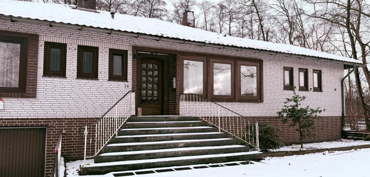 HANOSAN Apartments Familienhaus 4 Zimmer 125 m2 - Chambres d'hôtes Garbsen