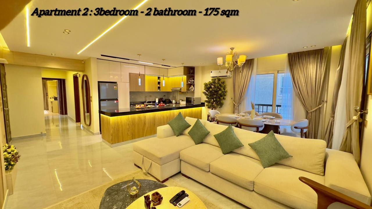 Ultra Luxury 3BR with Pools ,Sports ,Dining in Gated compound, Close to all sites - Chambres d'hôtes Le Caire