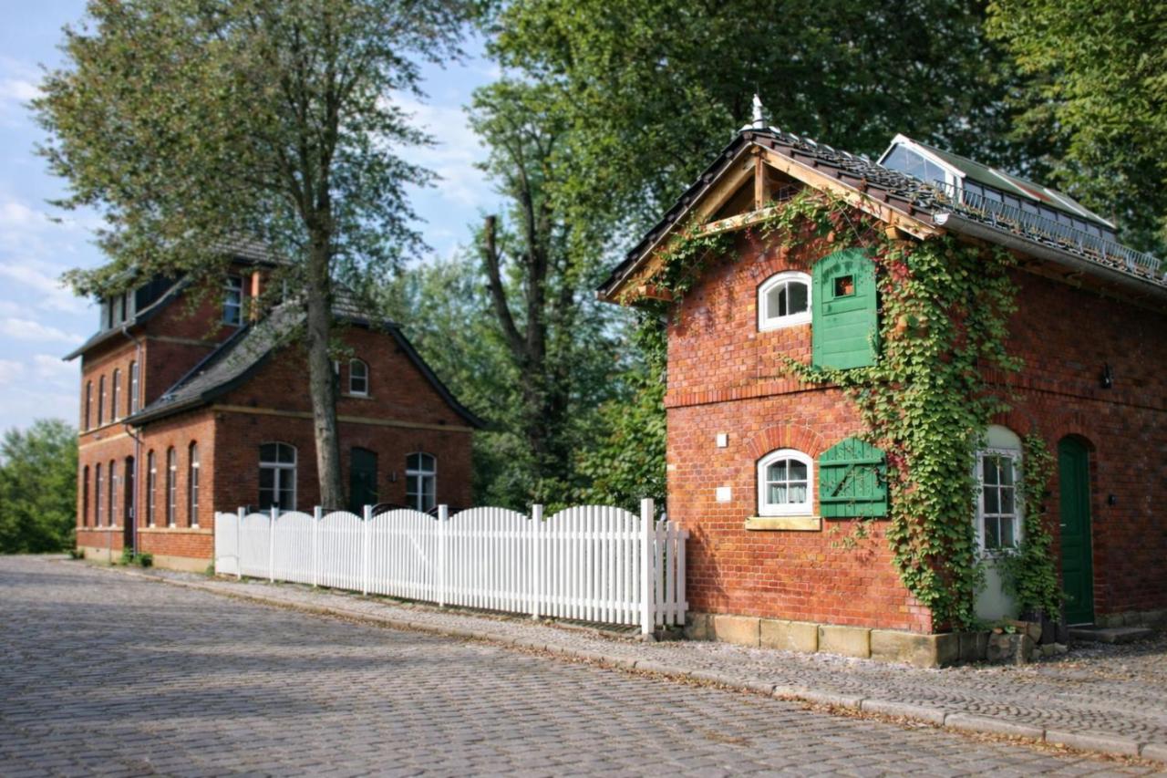 Bahnhof Droyßig - Übernachten im Denkmal - Chambres d'hôtes Droyßig