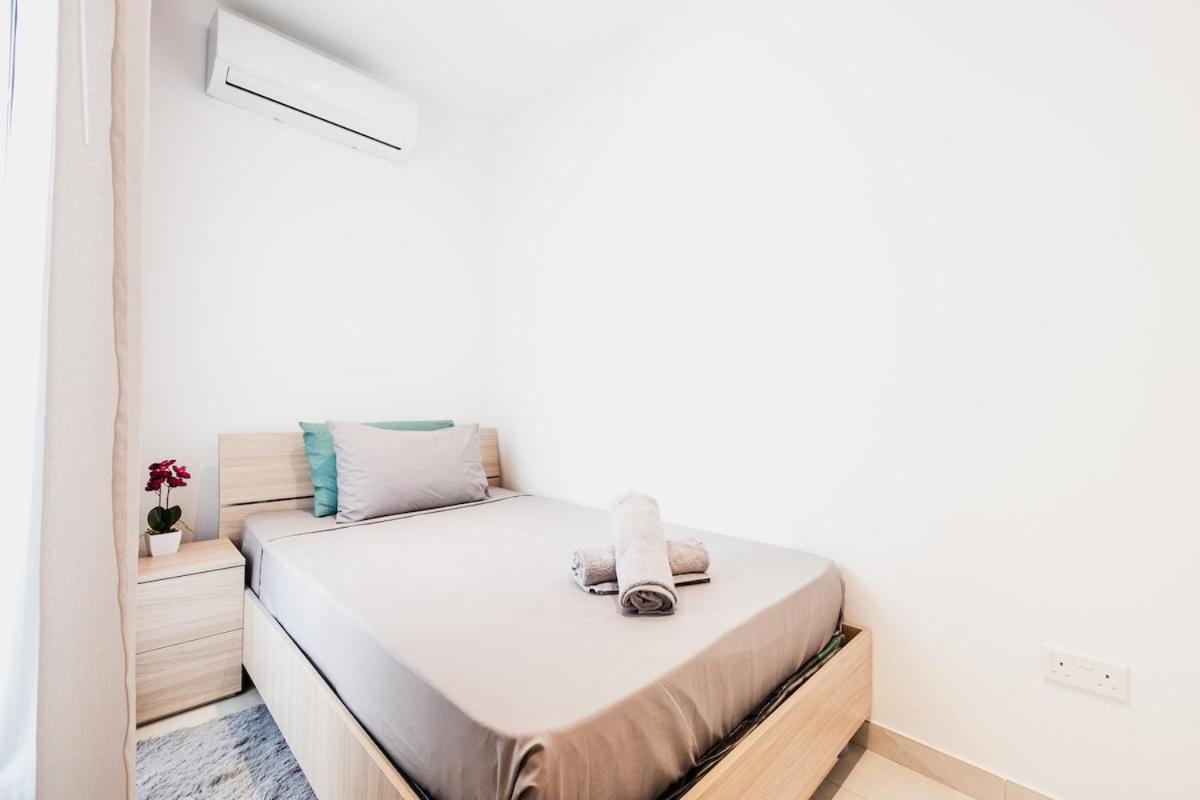 Stylish Sea-View Penthouse in the Heart of Sliema - Chambres d'hôtes Sliema