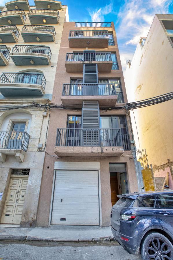 Seafront apartment in picturesque Spinola Bay - Ferienwohnung St. Julian's