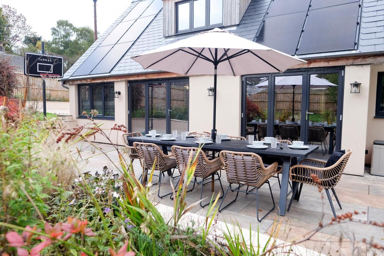 Beautiful 4-Bed Home - Gated Parking with EV Charging - Garden - Ferienwohnung Abbotskerswell