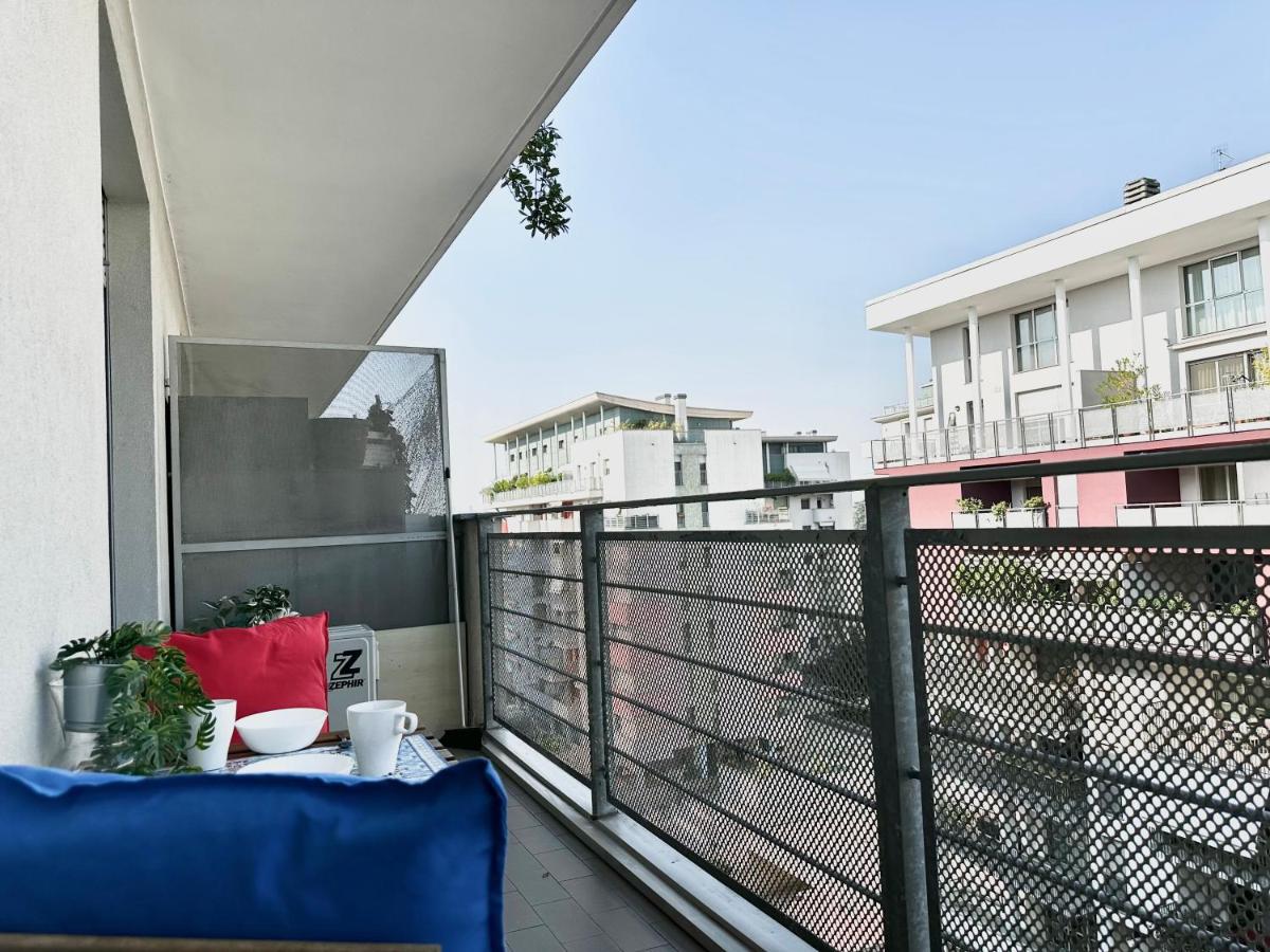 Peaceful Oasis with Balcony and Parking, Milan - Chambres d’hôtes Milan