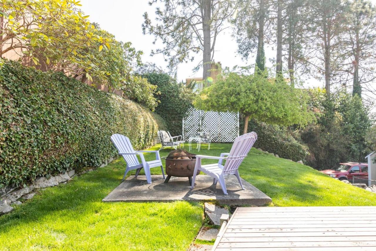 Garden Retreat • Deck Dining + Fire Pit - B&B Seattle