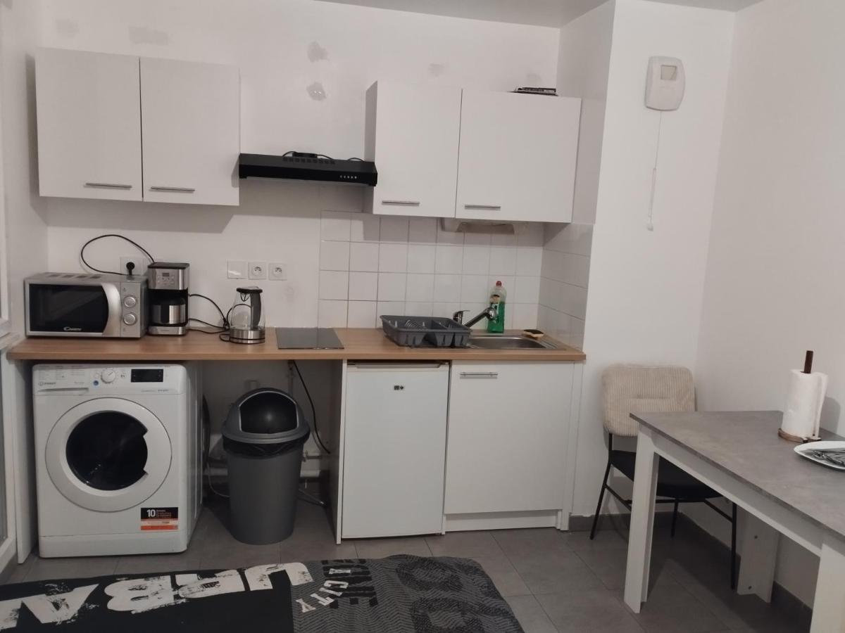 Studio centre Rouen rive gauche au pied du T4 - B&B Le Petit-Quevilly