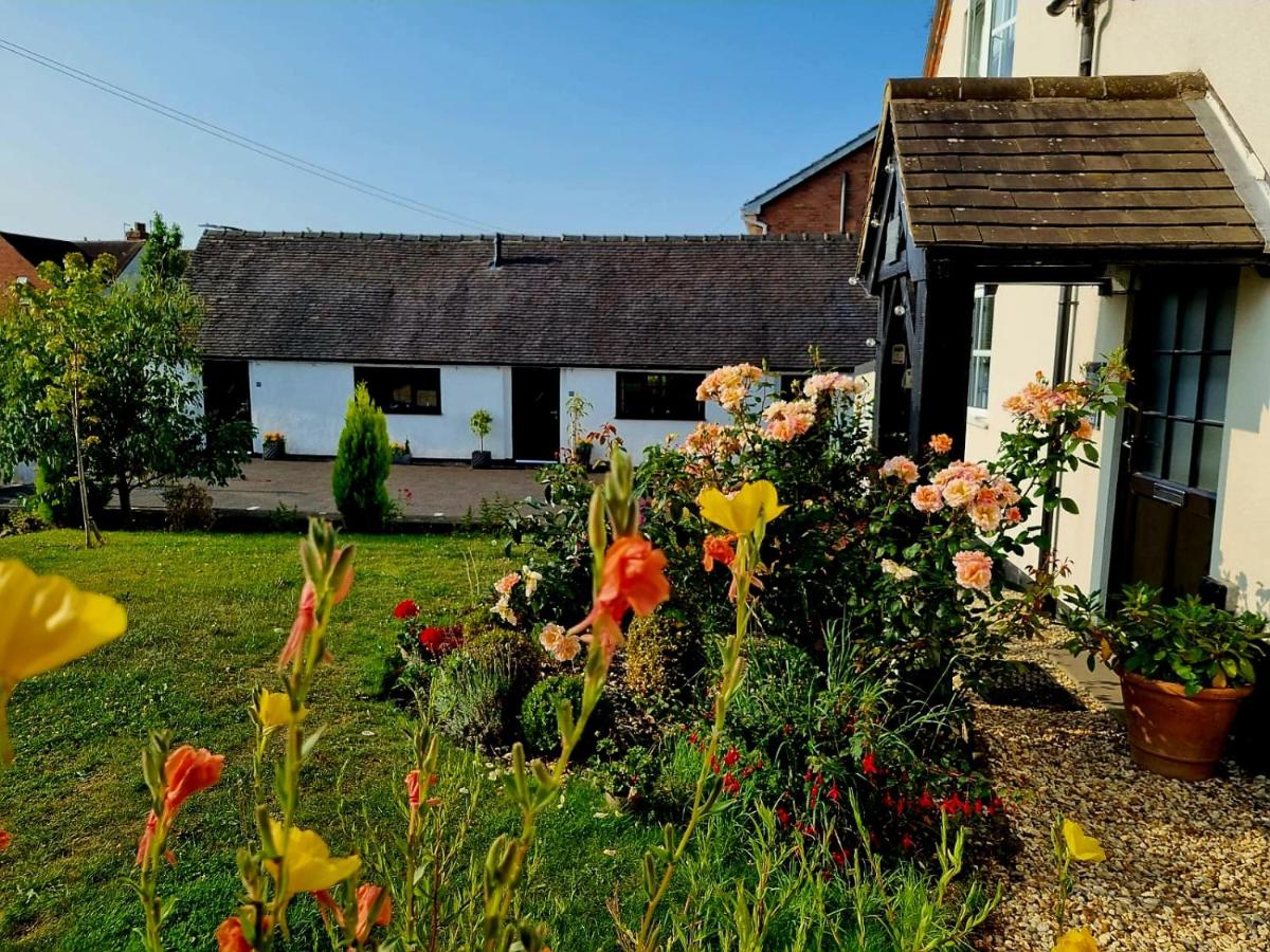 Little Park Holiday Homes Self Catering Cottages 1 & 2 bedrooms available close to Tutbury Castle - Chambres d'hôtes Tutbury