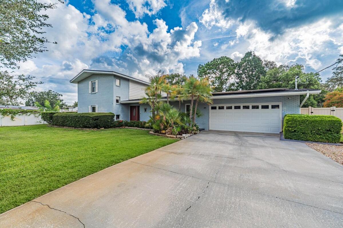 Upscale Pool Retreat- Sleeps 12 -King Beds- Renovated - Ferienwohnung Tampa